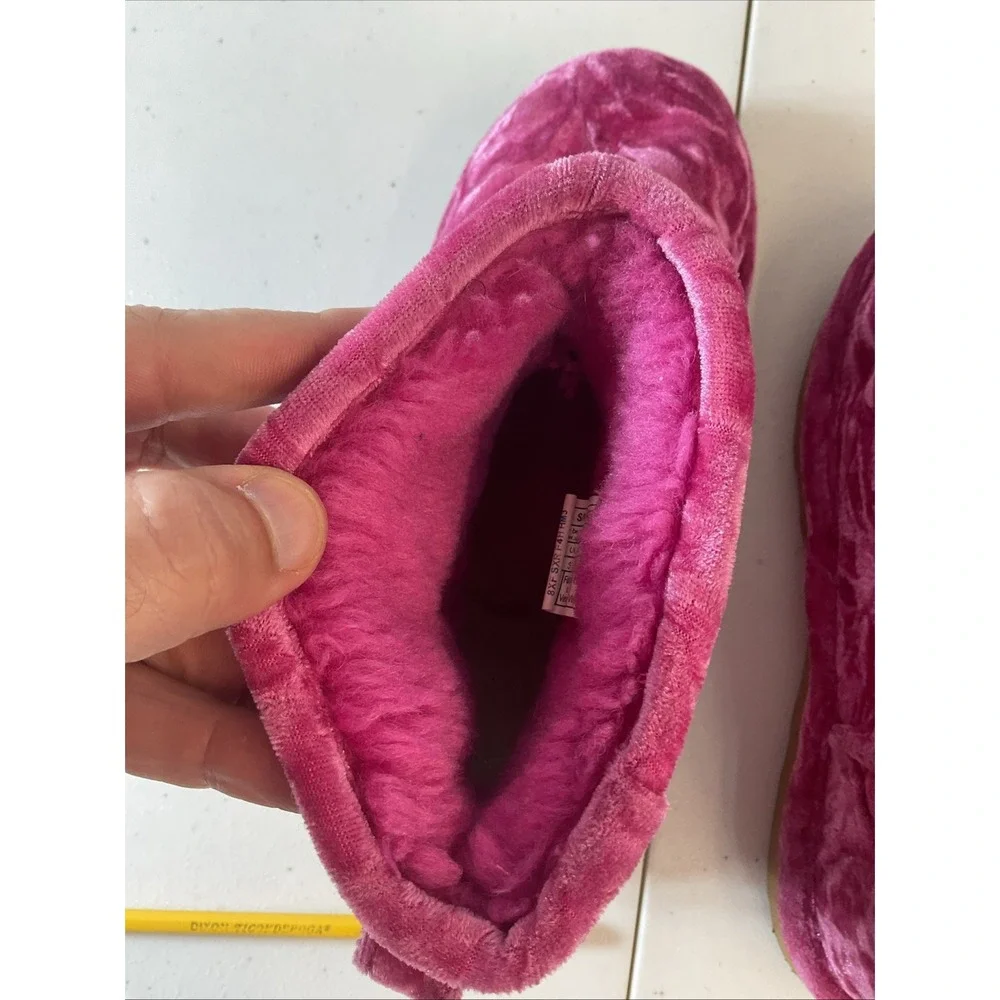 UGG Classic Mini II Velvet Boot‎ Raspberry Sorbet Wool Lining Girl's 4 Classic